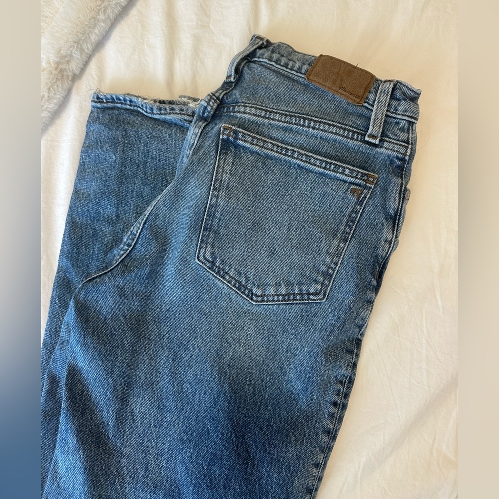 Madewell The Perfect Vintage Straight Ripped Jeans in Medium wash